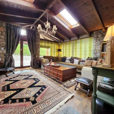 In Parnassos شاليه